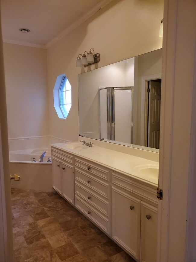 Building Photo - 3635 Green Acres Dr