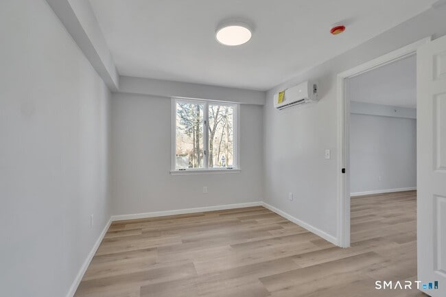 Building Photo - 192 Hartford Rd