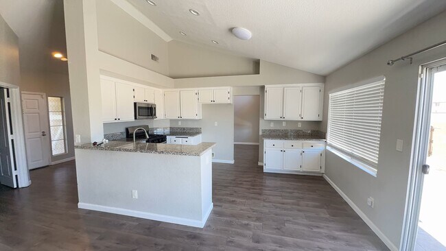 Building Photo - 28870 Somme Ct