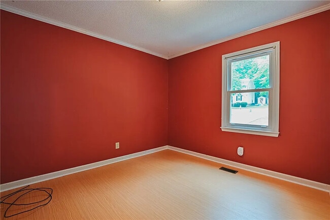 Building Photo - Room in House on Sanderson Dr