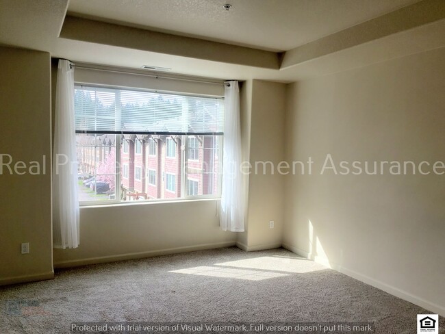 Building Photo - Urban 3 BR / 3.5 BA + Bonus Loft, Townhous...