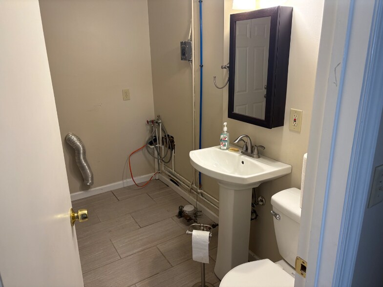 Building Photo - 214 Sandalwood Dr