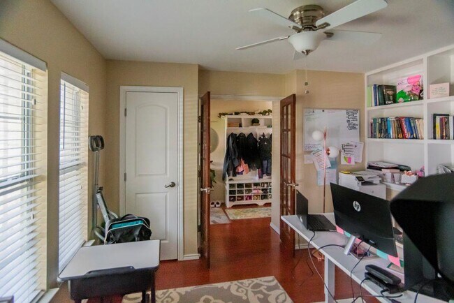 Building Photo - 1117 Del Roy Dr