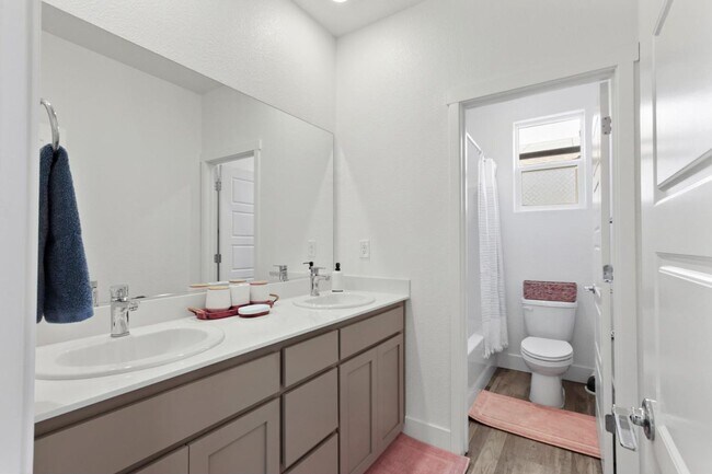 Building Photo - 2011 Grady Cir