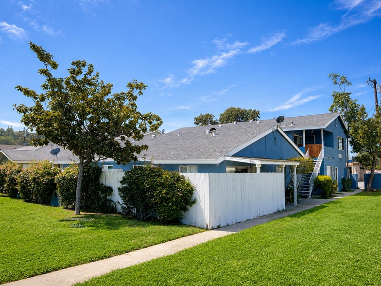 Building Photo - 401 N Tustin Ave