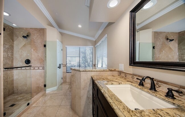Building Photo - Beautiful 4 Bedroom Home on Cul-de-sac