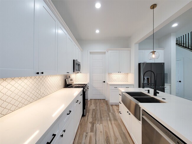 Building Photo - 5019 Creekmont Dr