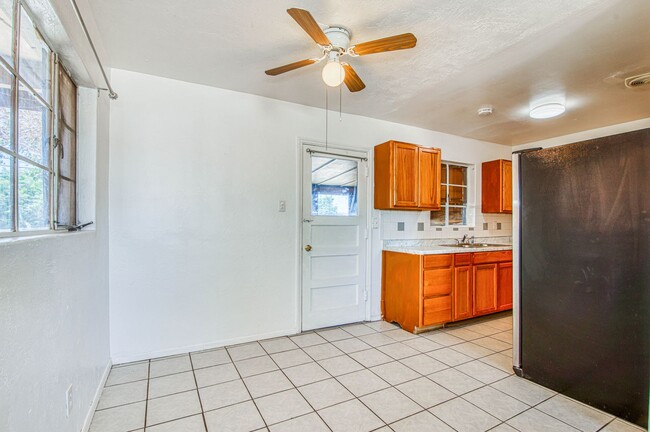 Building Photo - Beautiful 3 bed-1 bath house