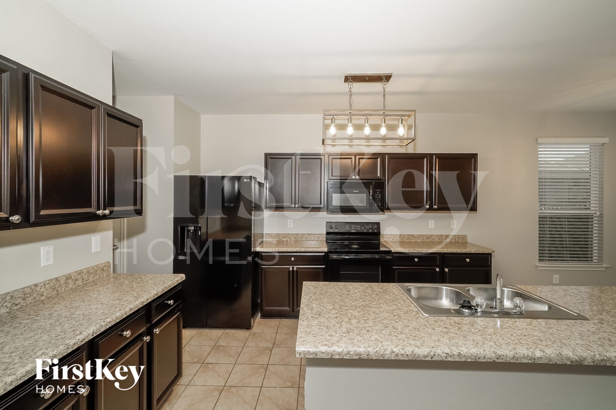 Building Photo - 1013 DUMFRIES Dr