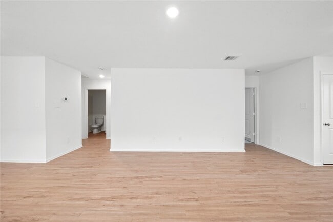 Building Photo - 1440 Las Cuevas Dr