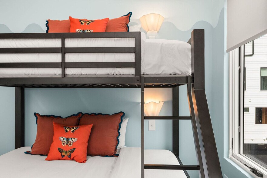 Building Photo - 1708 8th Ave S