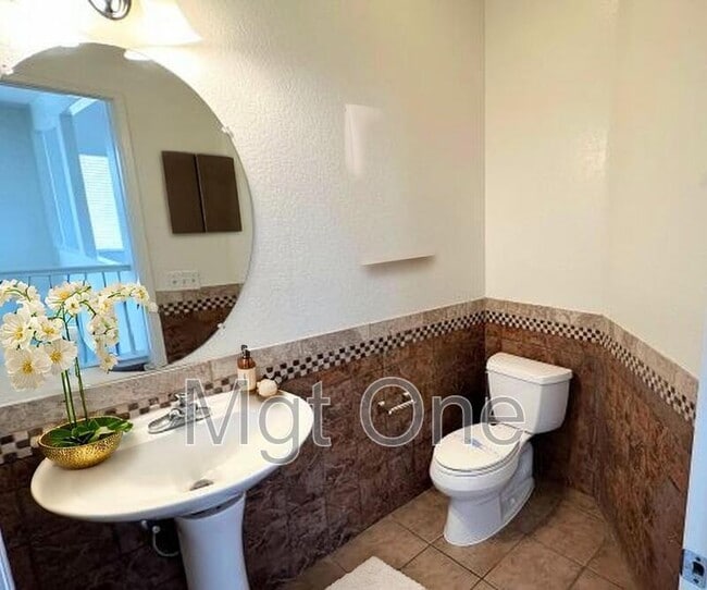 Building Photo - 1067 Regina Way