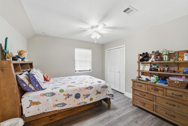 Building Photo - 1306 Carriage Dr