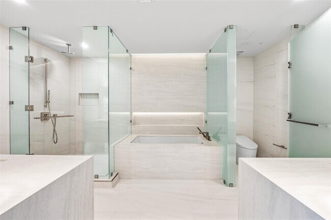 Building Photo - 900 N Ocean Blvd