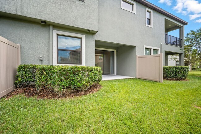 Building Photo - Modern 3BR/2.5BA Townhome in Estancia – Re...