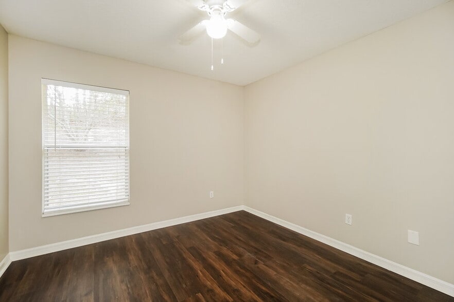 Building Photo - 605 Cherry Laurel St