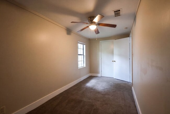 Building Photo - Classic Charm with Modern Updates – Spacious 4 Bedroom Rental