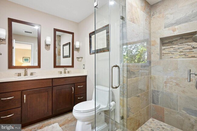 Building Photo - 6542 Hitt Ave