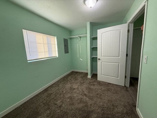 Building Photo - 3 Bedroom home in Moses Lake