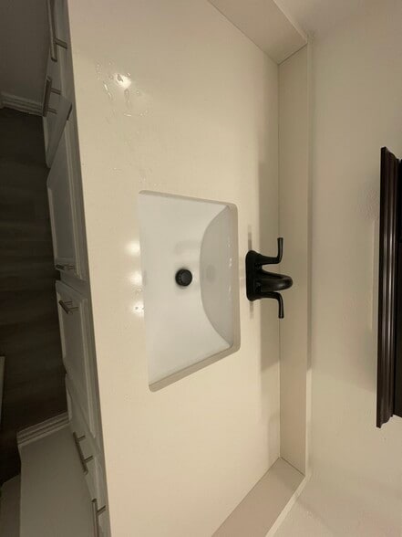 Building Photo - 5332 Lindsley Ave