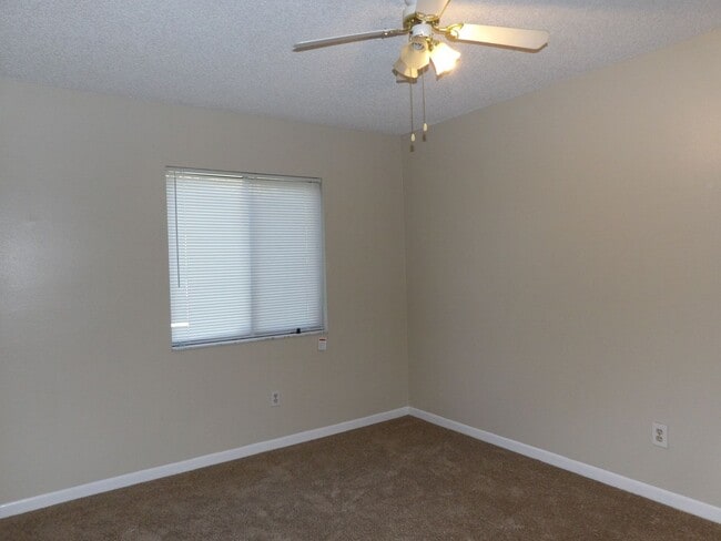 Building Photo - 3 Bedroom 1 bath Call Carole Arcaro Delton...