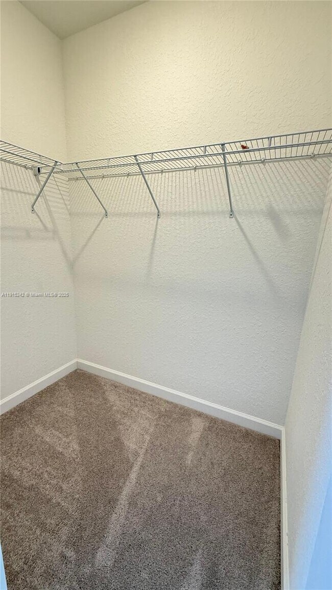 Building Photo - 2984 SE 23rd Ave