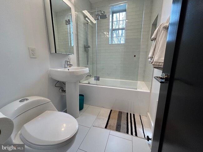 Building Photo - 939 Longfellow St NW