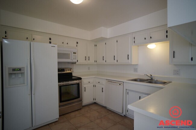 Building Photo - Cozy 3 Bedroom  2bath apartment