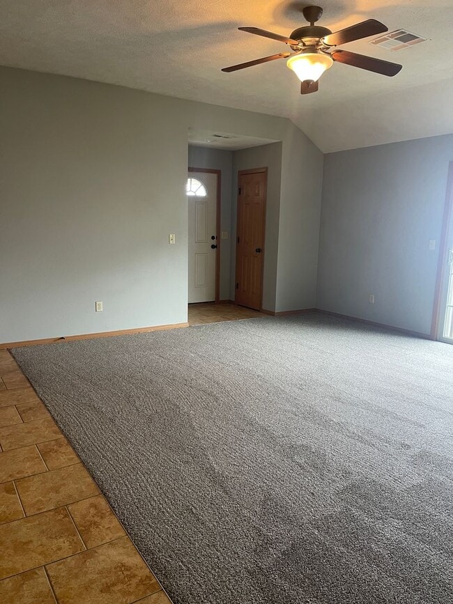 Building Photo - 705-707 E Watermill Cir
