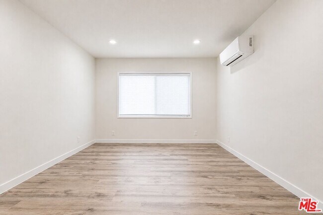 Building Photo - 5250 Whitsett Ave