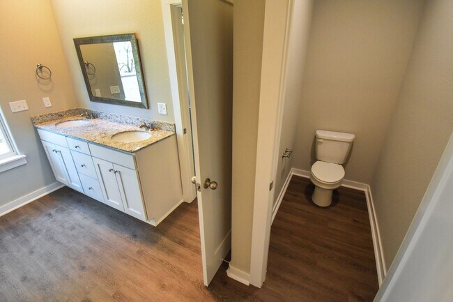 Building Photo - 4BR/2BA Farmington Home!
