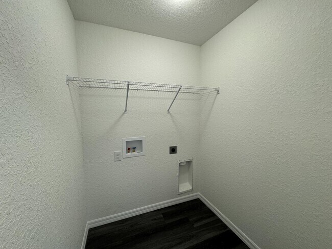Building Photo - 91 Maple Dr