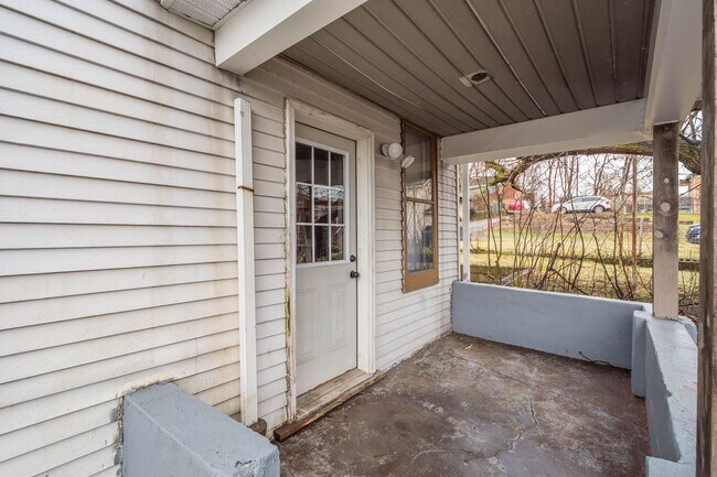 Building Photo - Stunning 2 bedroom home in Homestead available September 1!