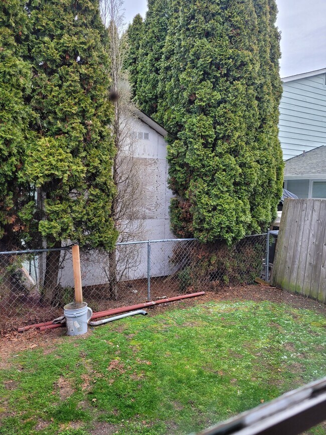 Building Photo - 312 5th Ave NW