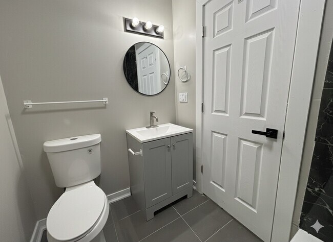 Building Photo - 4332 S Hermitage Ave