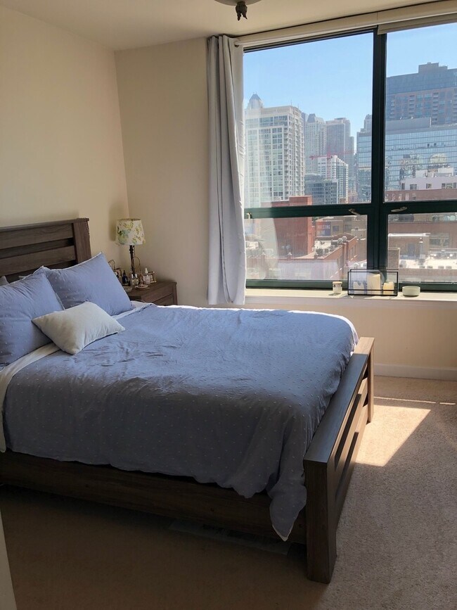 Building Photo - 400 W Ontario St