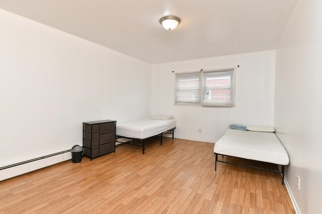 Building Photo - 207 Manhattan Ave