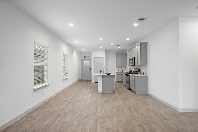 Building Photo - 12511 Abbey House Ct