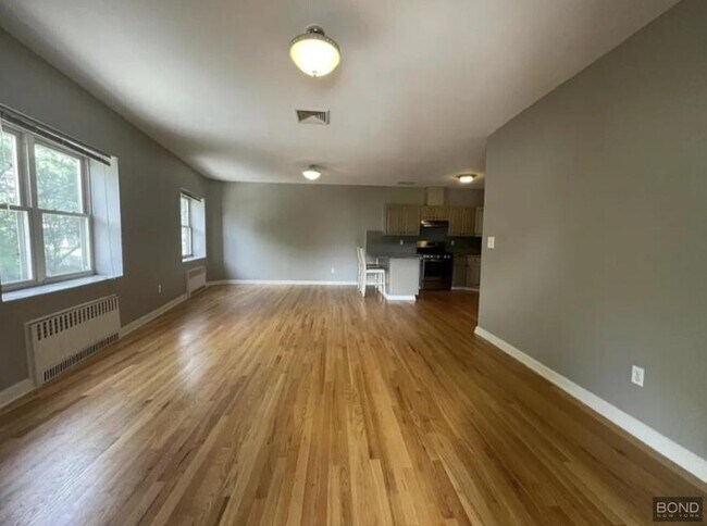 Building Photo - 3 bedroom in Queens NY 11418