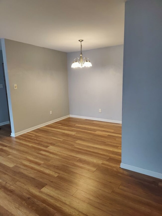 Building Photo - 1287 Schaub Dr