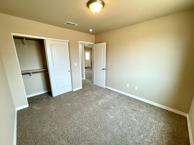Building Photo - Built in 2024, 3 bedroom, 2 bathroom home located in Golden Valley, AZ
