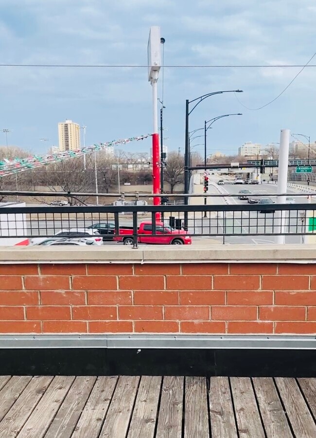 Building Photo - 214 W 31st St