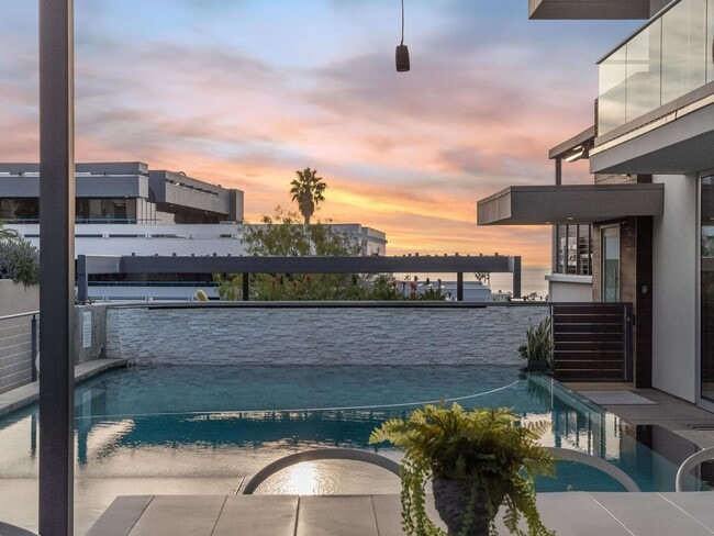 Building Photo - Solana Beach Paradise