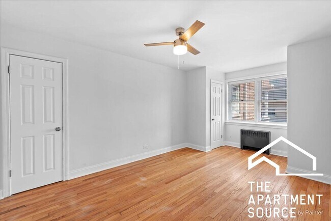 Building Photo - 2719 W Berwyn Ave