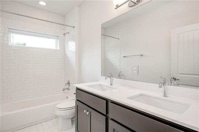 Building Photo - 3014 E 14th 1/2 St