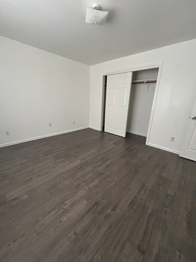 Building Photo - 1748-1750 Garden