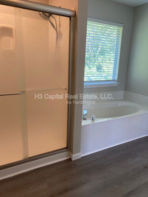 Building Photo - 2852 Fairway Dr