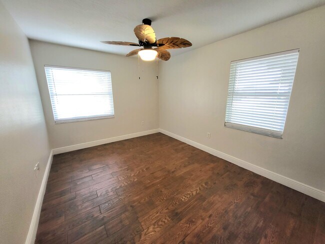 Building Photo - 588 Charles Dr