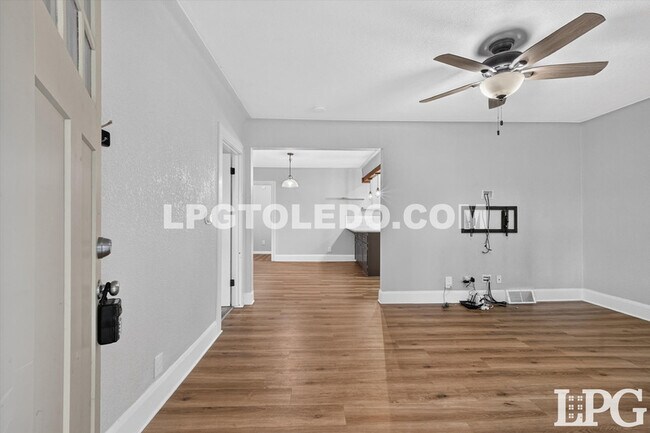 Building Photo - 2428 Bucklew Dr