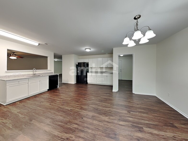 Building Photo - 3837 Larkhaven Village Dr